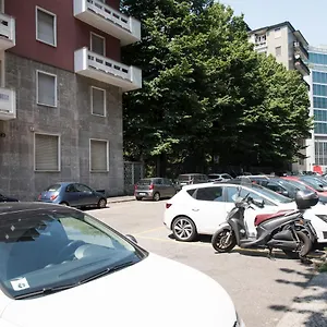 Youhosty - Paoli 3 , Milán Italia